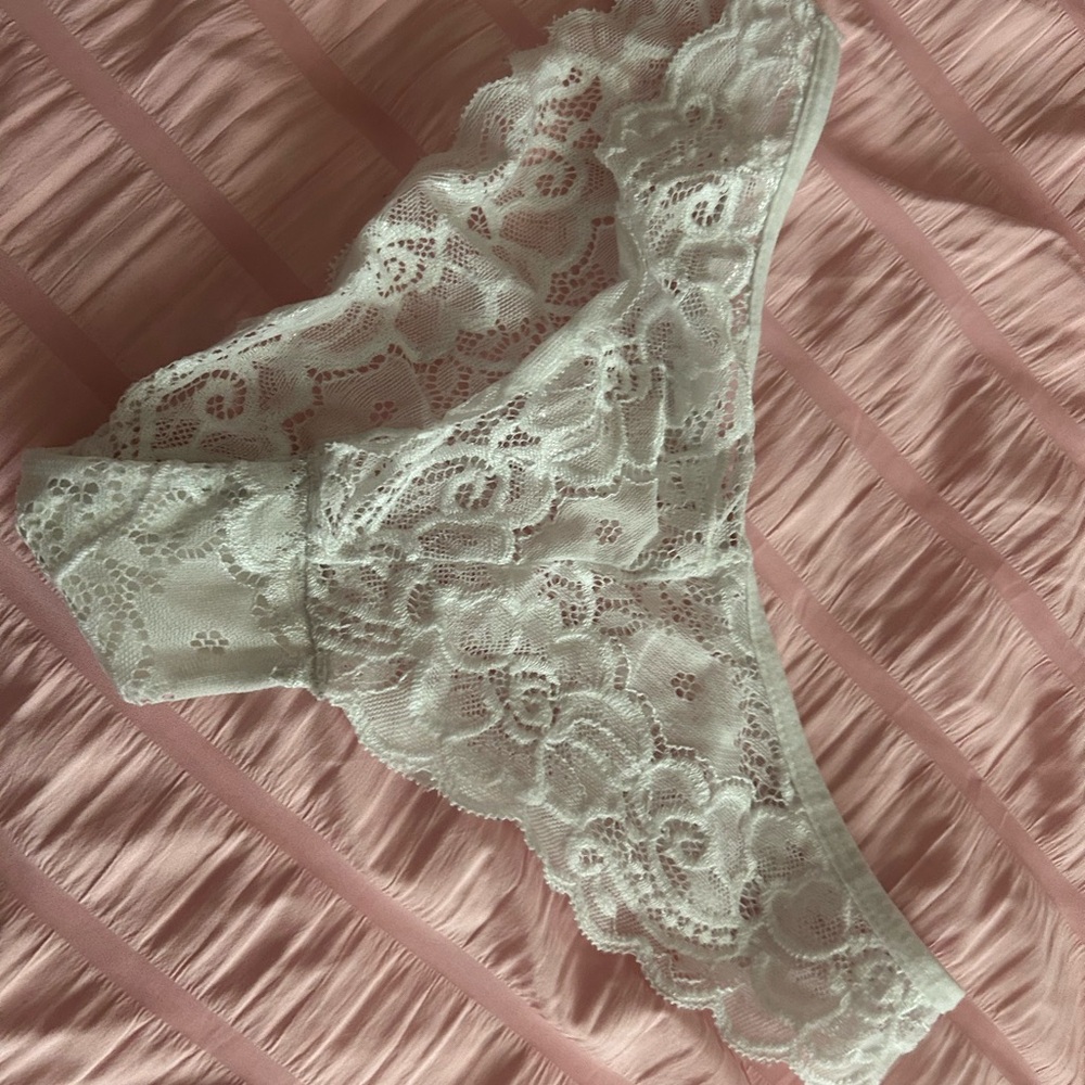 Elegant Lace Women's Intimate in Cream